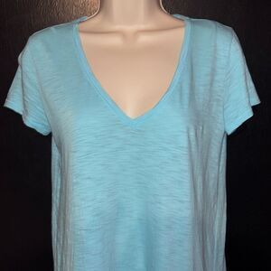 Lilly Pulitzer, blue V-neck 100% pima cotton T-shirt, super soft & comfy size XS